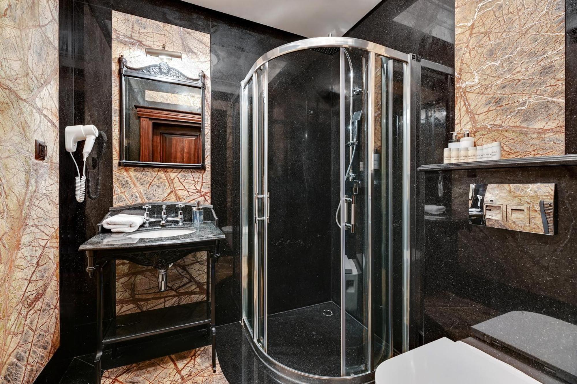 Waterlane Riverside Spa, Pool & Gym By Downtown Apartments Гданськ Номер фото